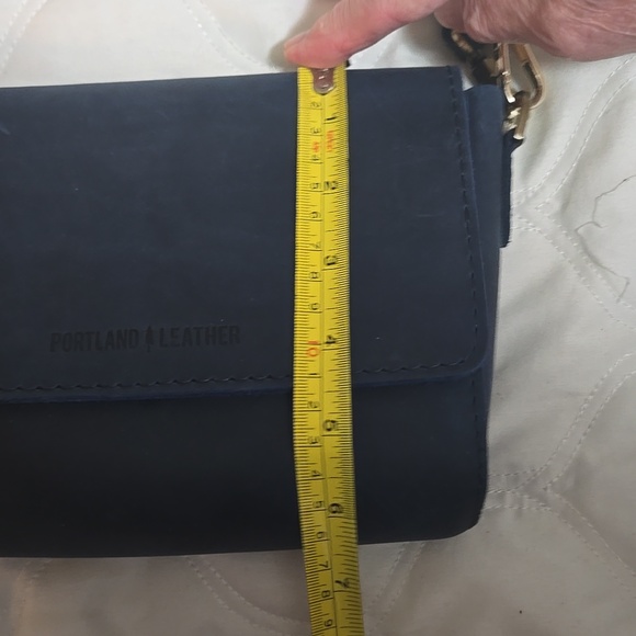 Portland Leather Beautiful Blue Metro Crossbody Bag - Picture 11 of 11